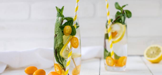 Infused water jossa sitrushedelmiä