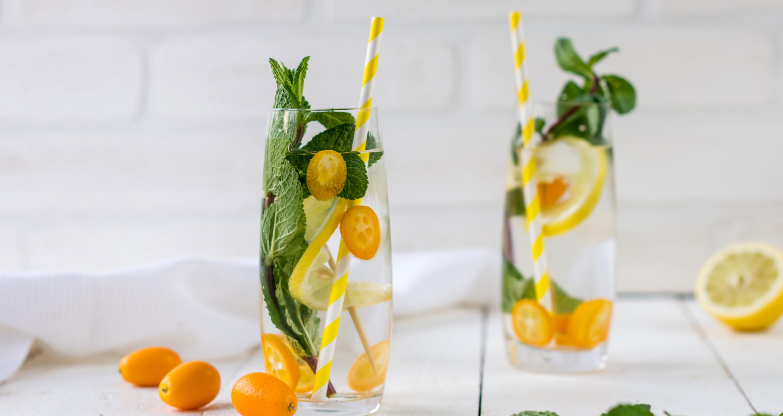 Infused water jossa sitrushedelmiä