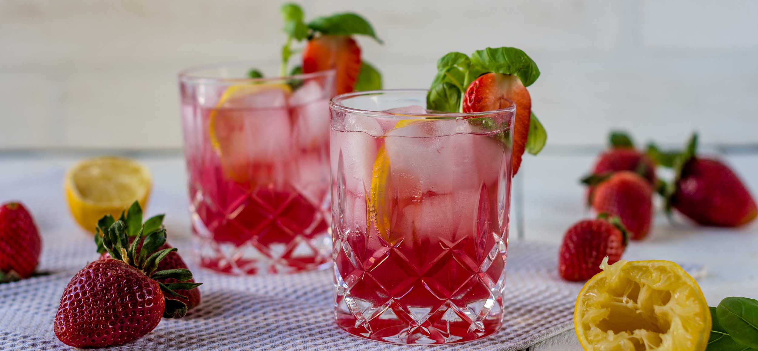 Mansikkasiirappi-limonadi